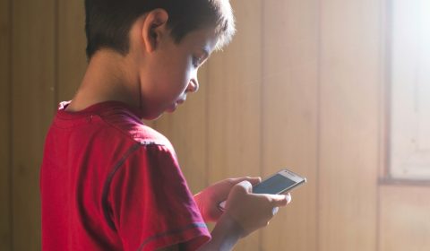 7 z 10 slovenských rodičov nevyužíva aplikácie kontroly detí v online priestore